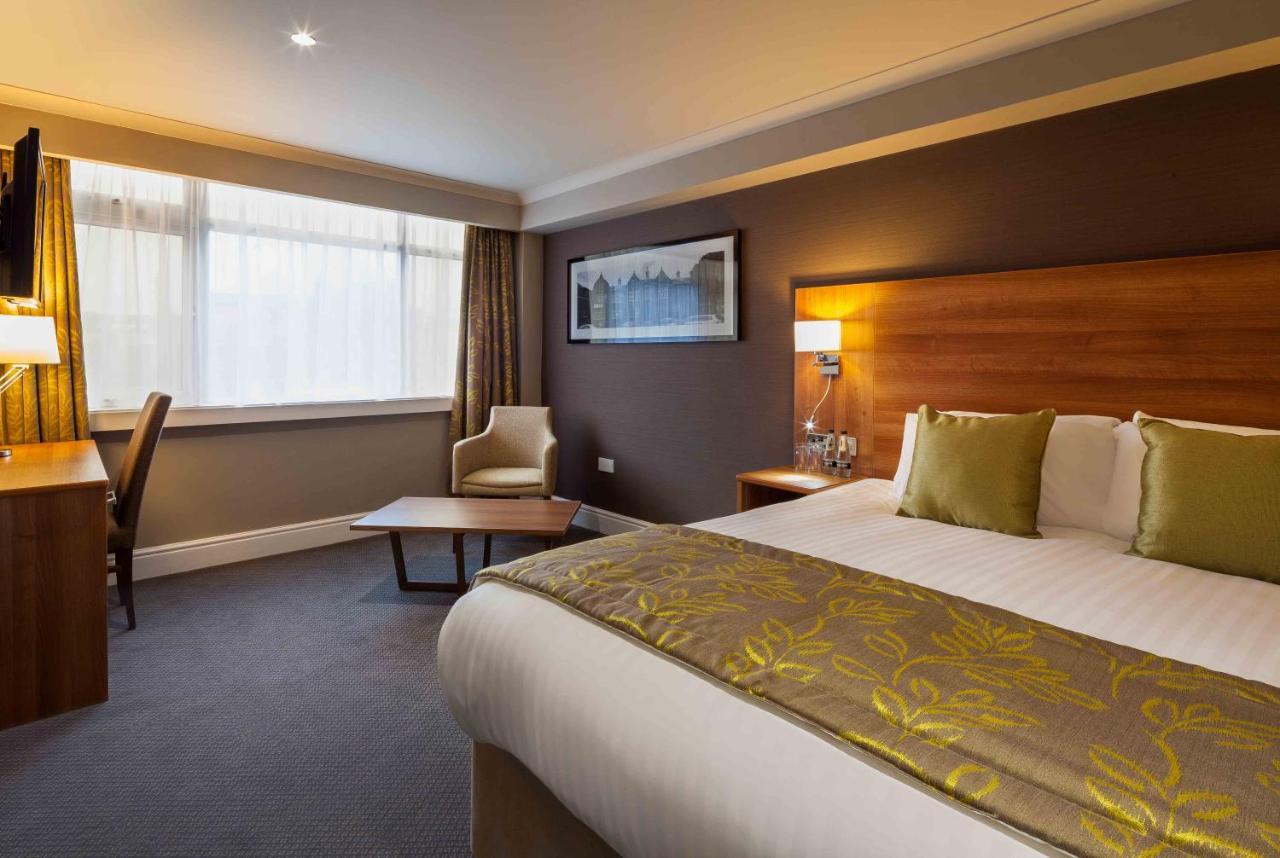 Cresta Court Hotel Άλτρινχαμ Εξωτερικό φωτογραφία