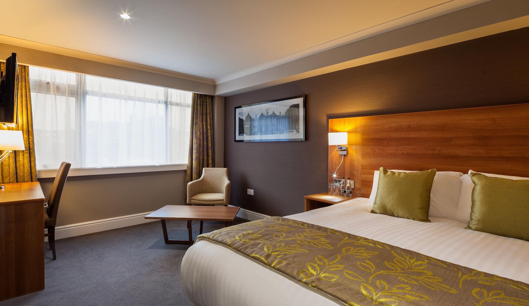 Cresta Court Hotel Άλτρινχαμ Εξωτερικό φωτογραφία