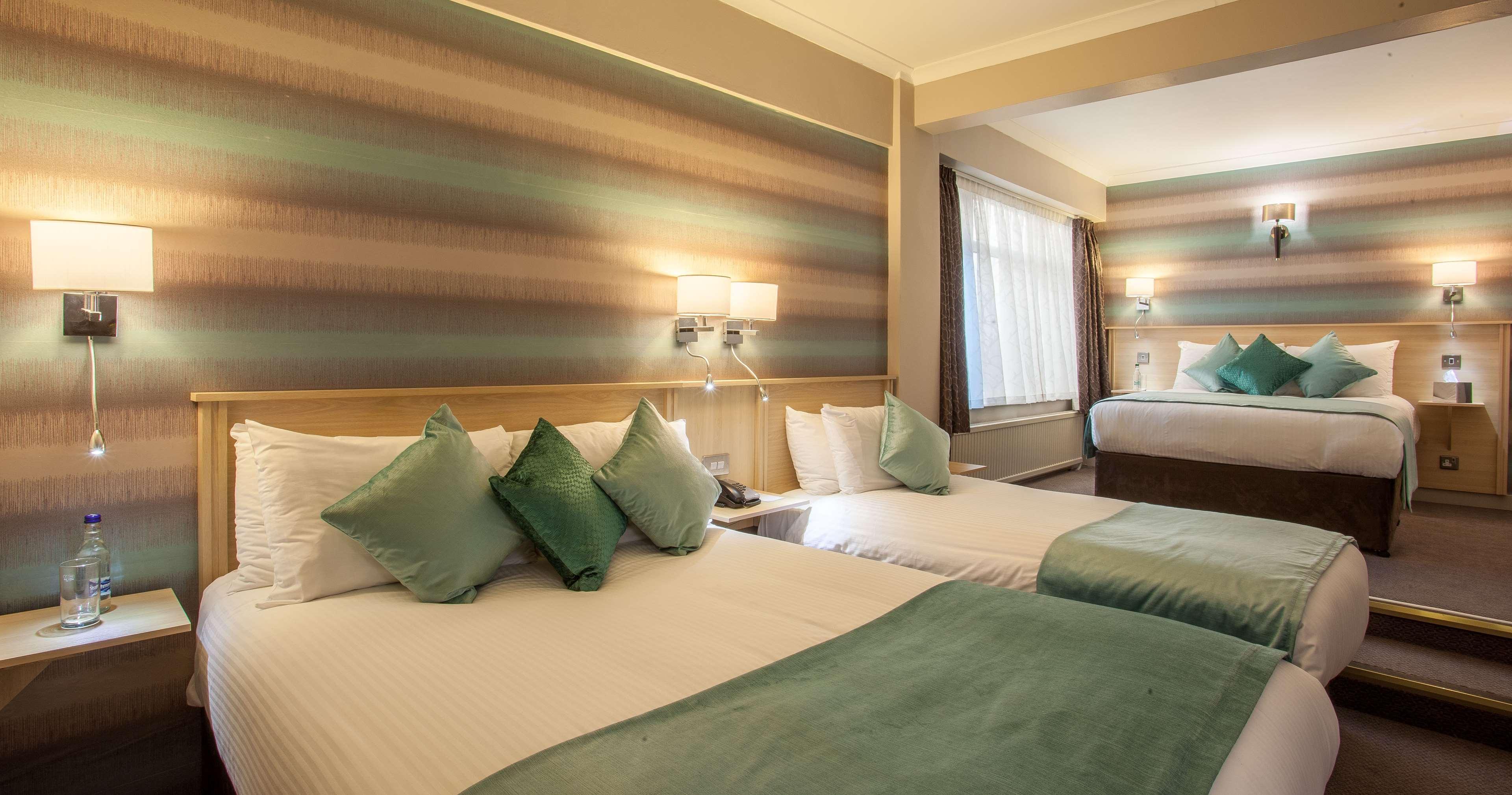 Cresta Court Hotel Άλτρινχαμ Εξωτερικό φωτογραφία