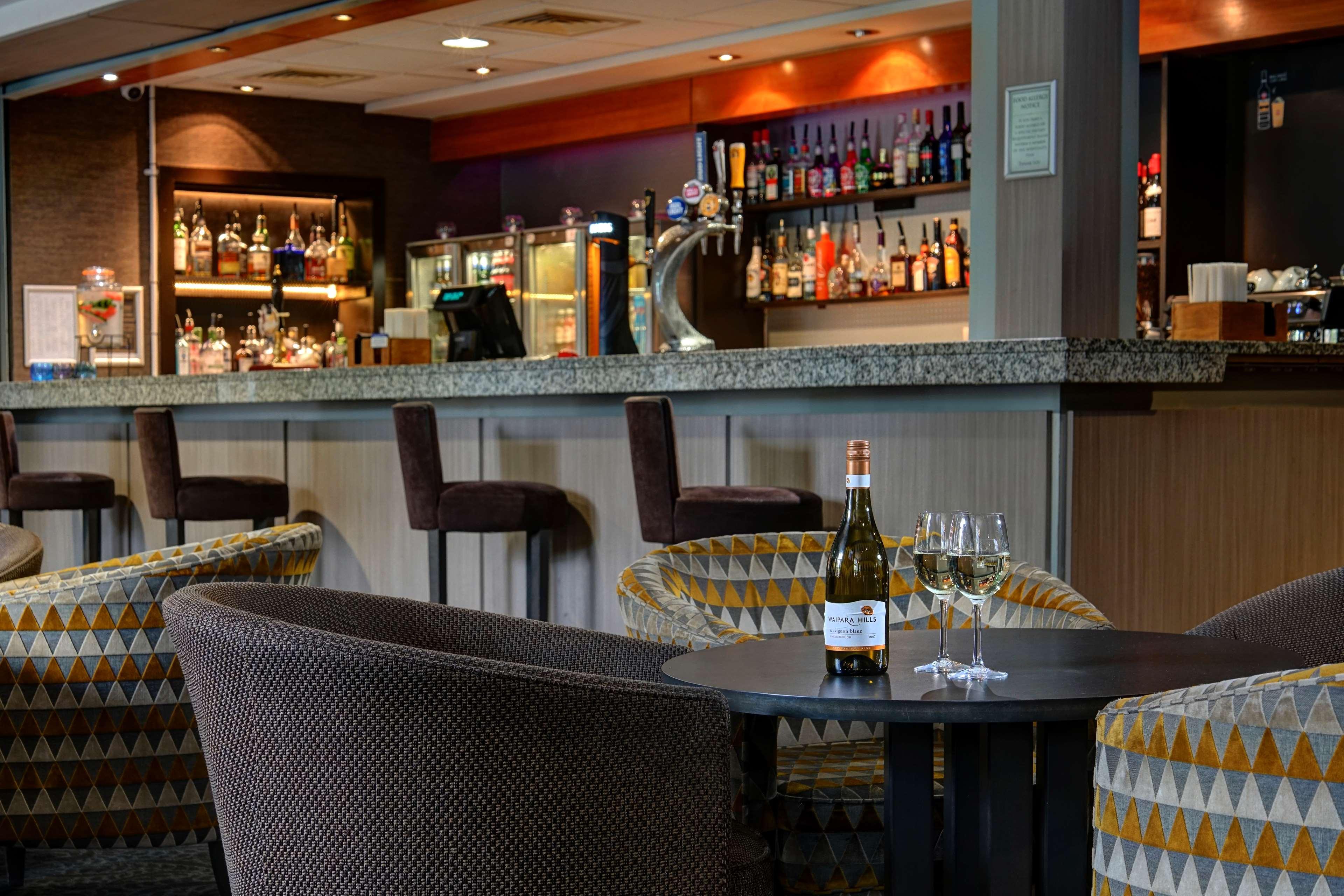 Cresta Court Hotel Άλτρινχαμ Εξωτερικό φωτογραφία