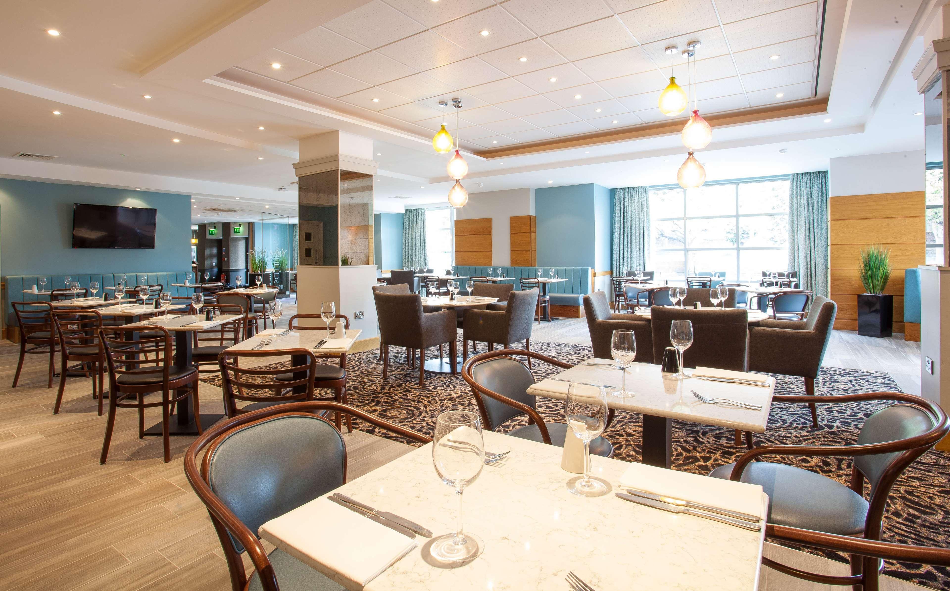 Cresta Court Hotel Άλτρινχαμ Εξωτερικό φωτογραφία