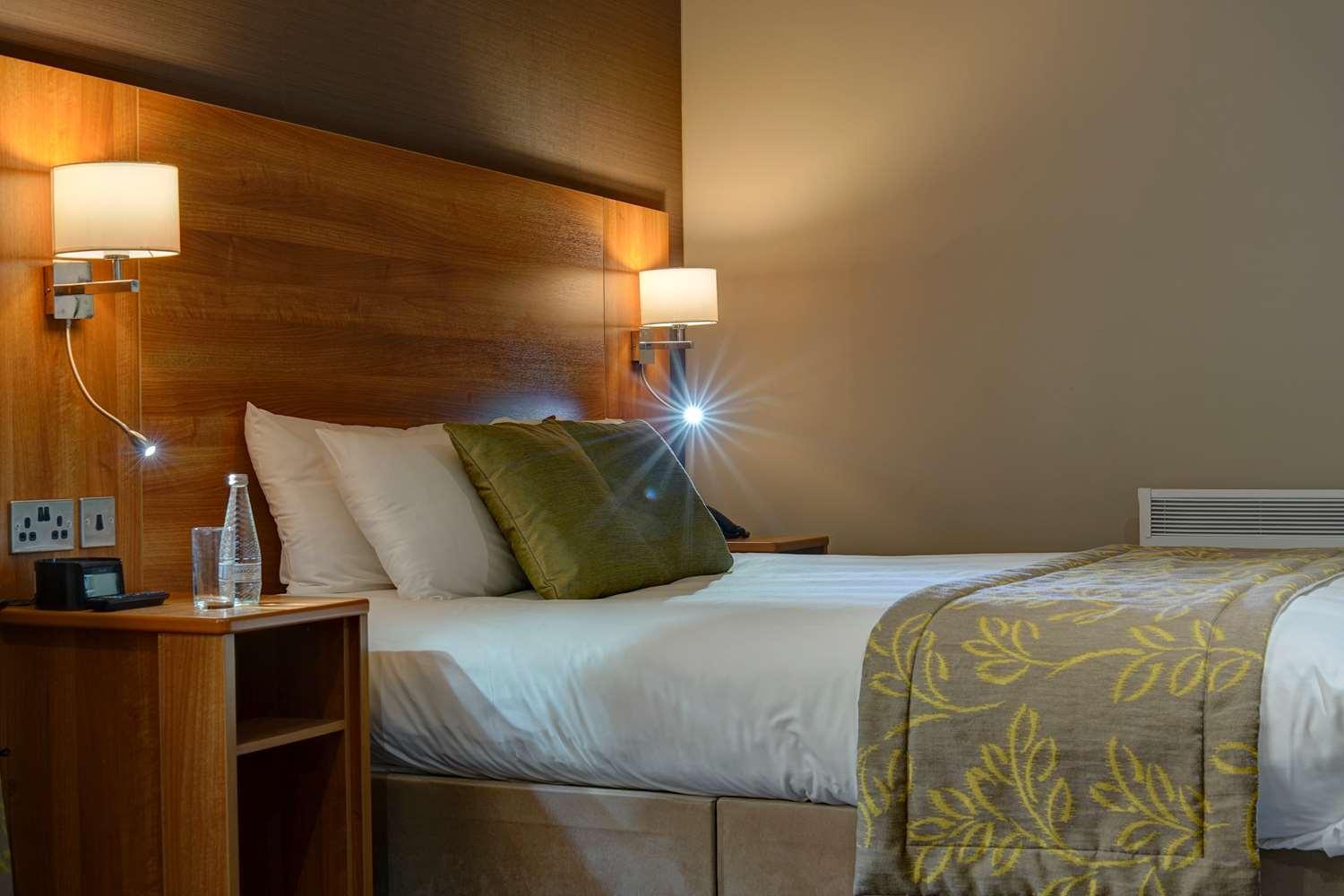 Cresta Court Hotel Άλτρινχαμ Εξωτερικό φωτογραφία