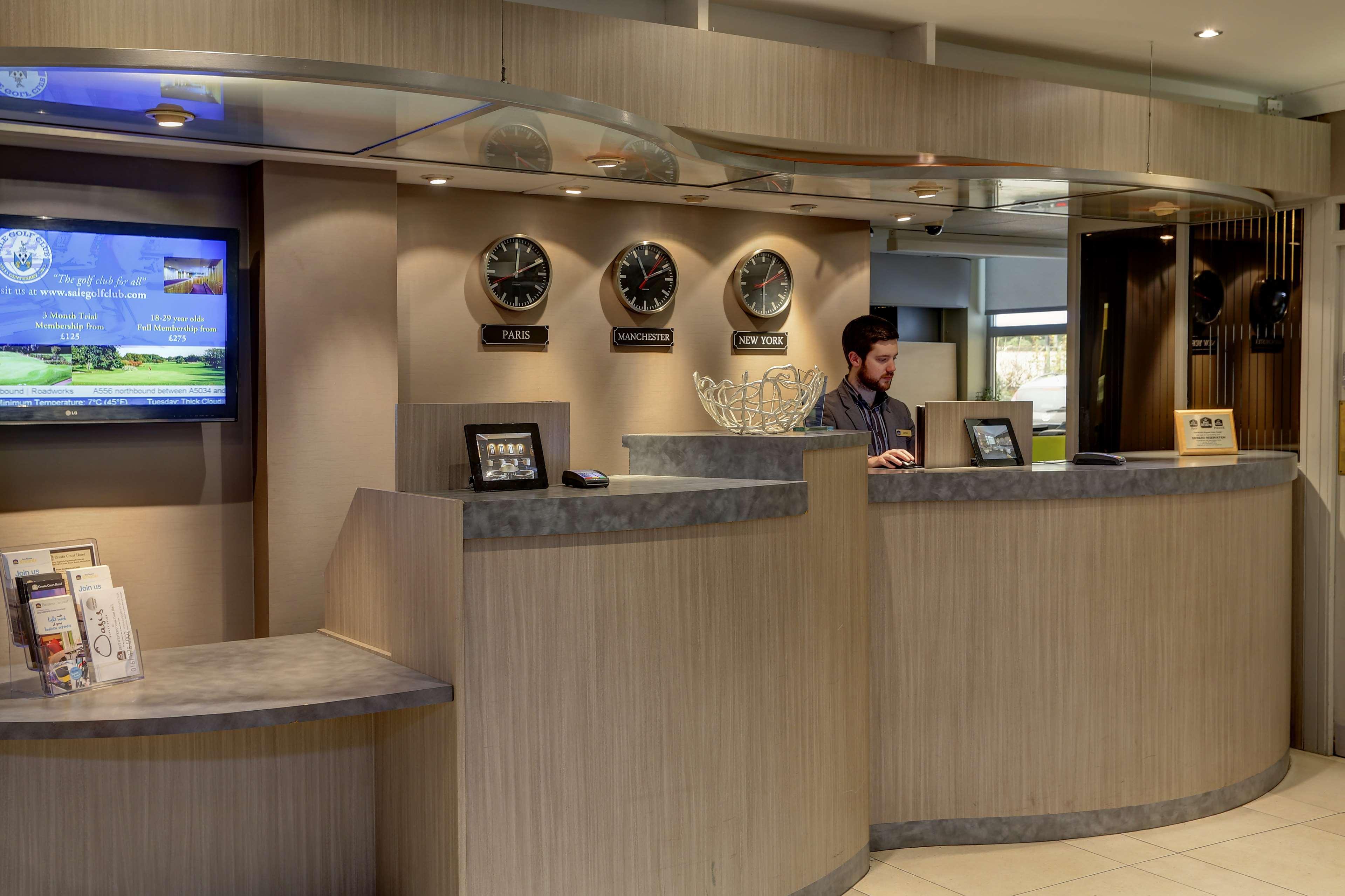 Cresta Court Hotel Άλτρινχαμ Εξωτερικό φωτογραφία