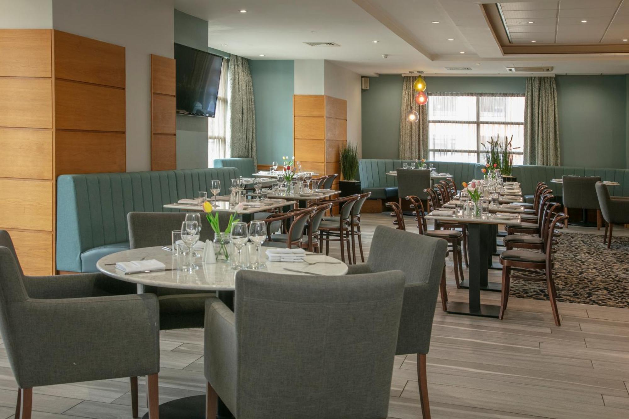 Cresta Court Hotel Άλτρινχαμ Εξωτερικό φωτογραφία