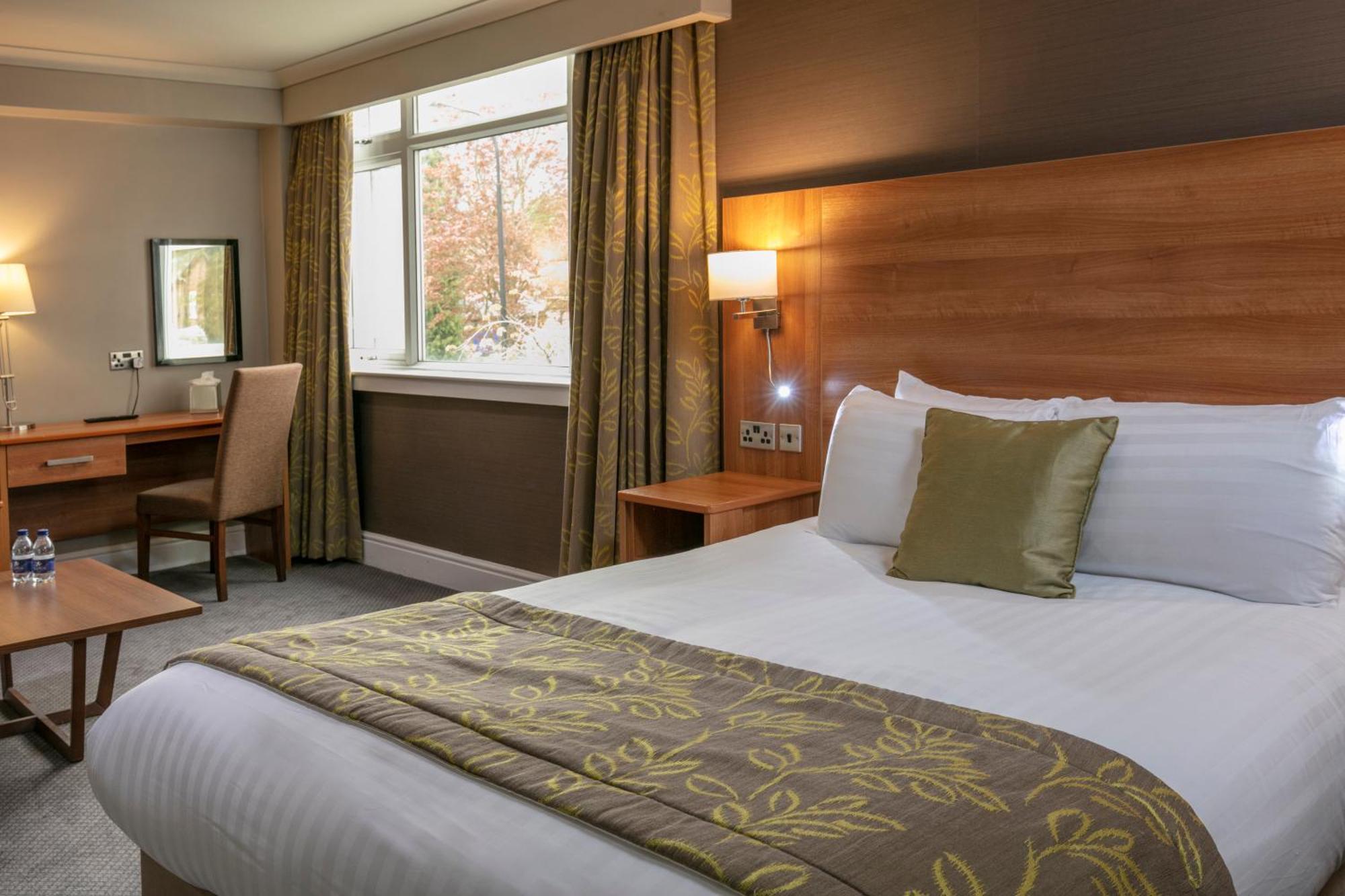 Cresta Court Hotel Άλτρινχαμ Εξωτερικό φωτογραφία