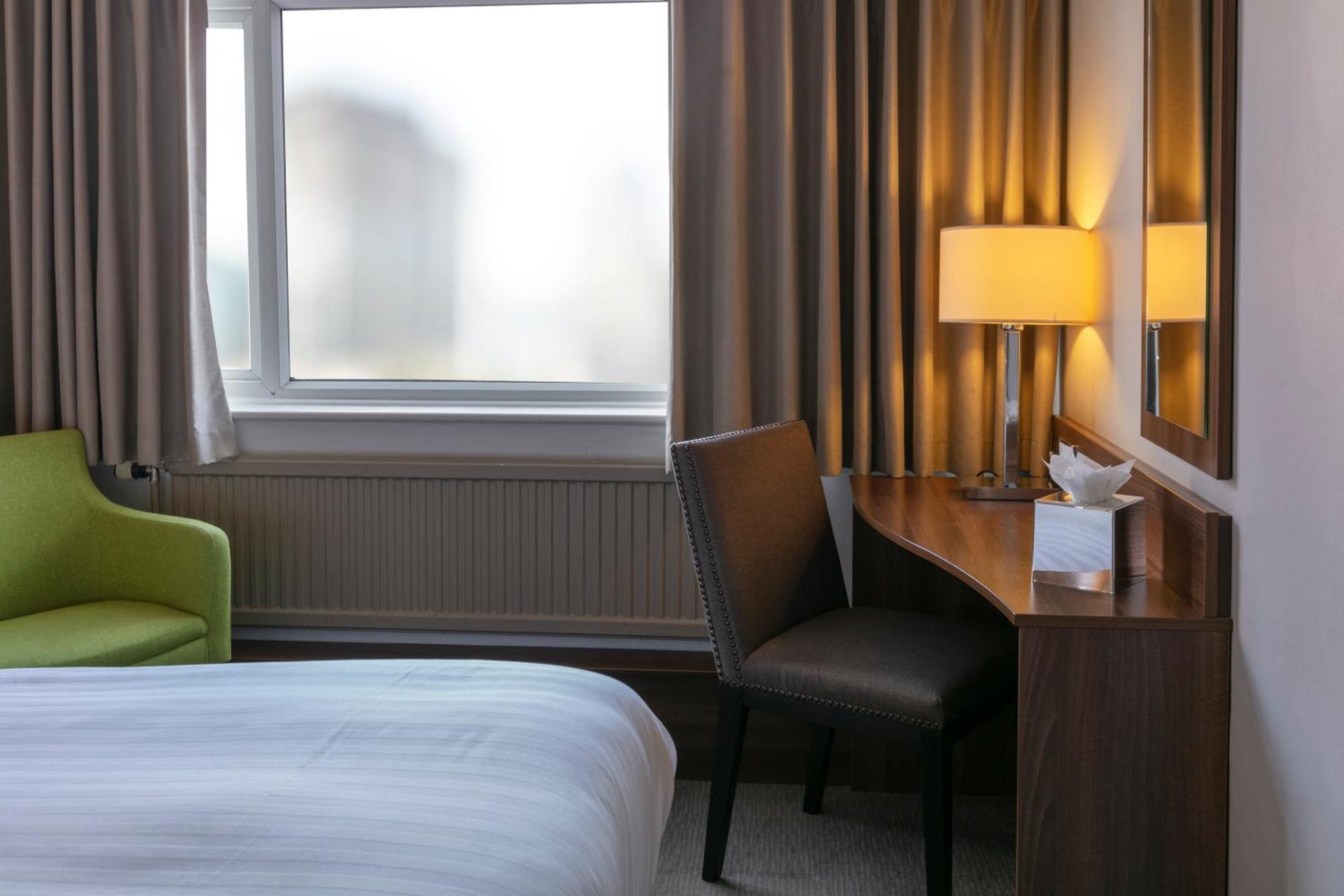 Cresta Court Hotel Άλτρινχαμ Εξωτερικό φωτογραφία