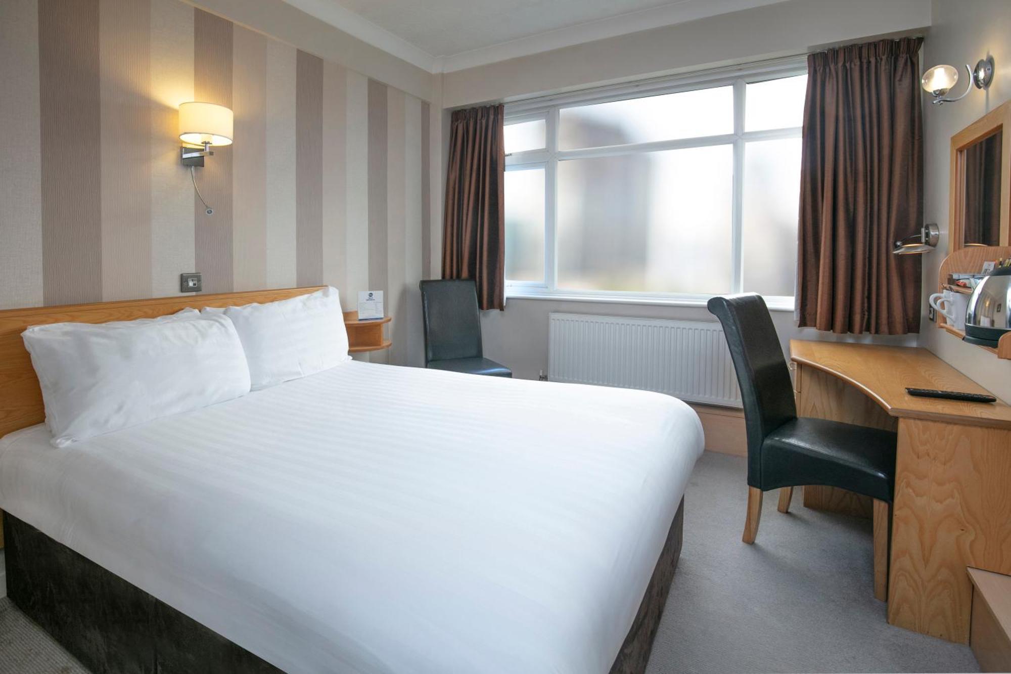Cresta Court Hotel Άλτρινχαμ Εξωτερικό φωτογραφία