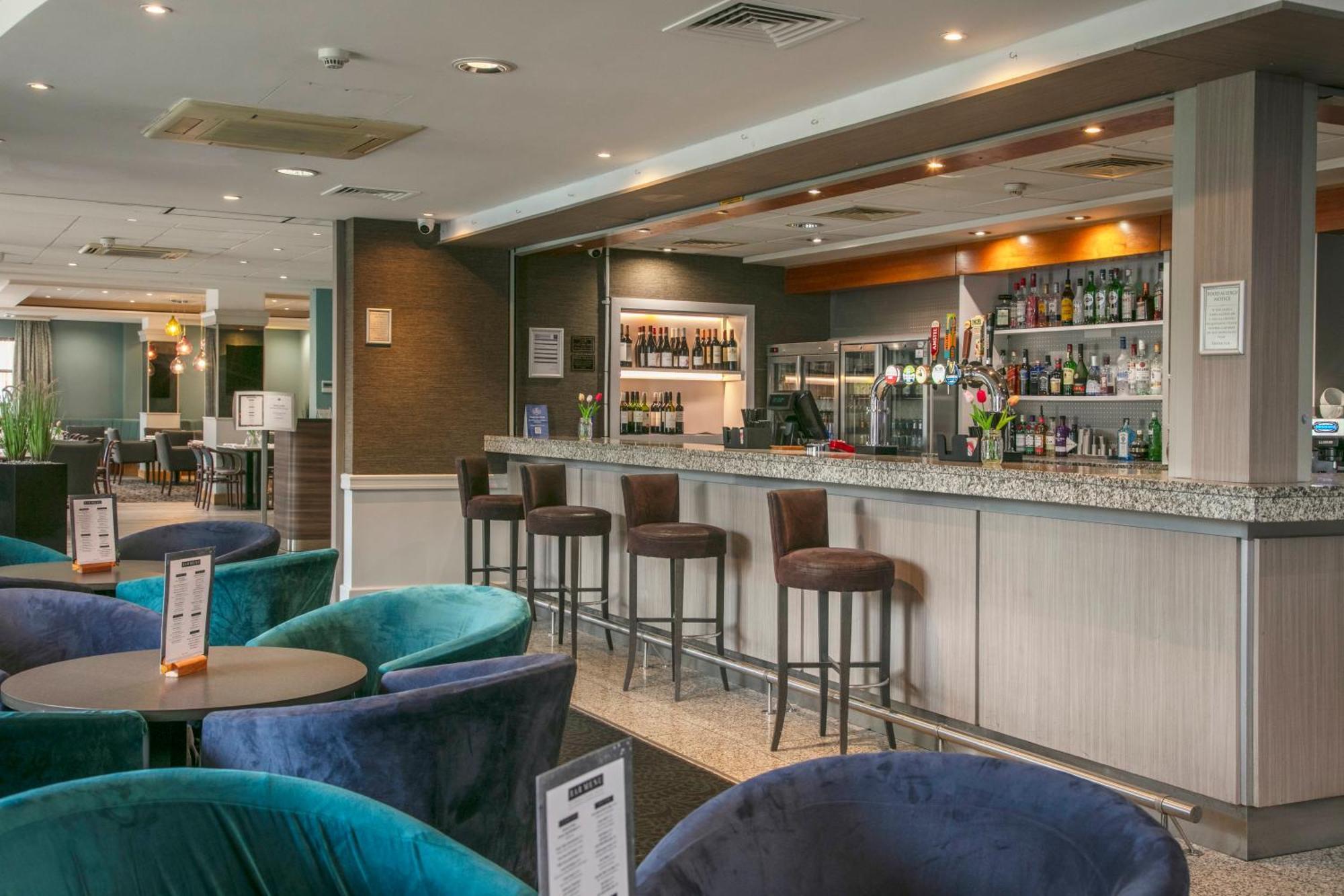 Cresta Court Hotel Άλτρινχαμ Εξωτερικό φωτογραφία