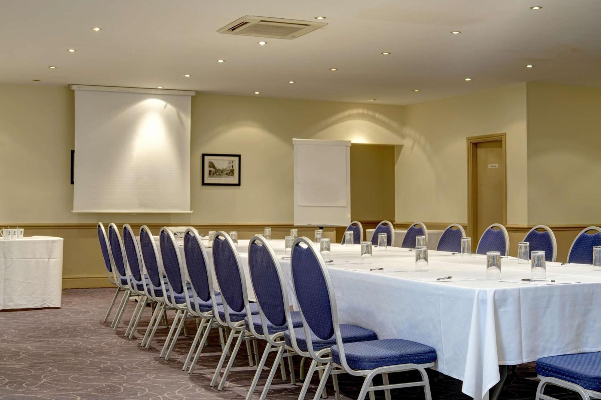 Cresta Court Hotel Άλτρινχαμ Εξωτερικό φωτογραφία