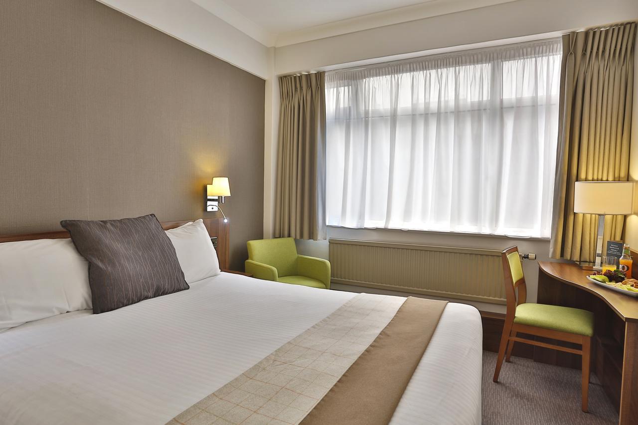 Cresta Court Hotel Άλτρινχαμ Εξωτερικό φωτογραφία