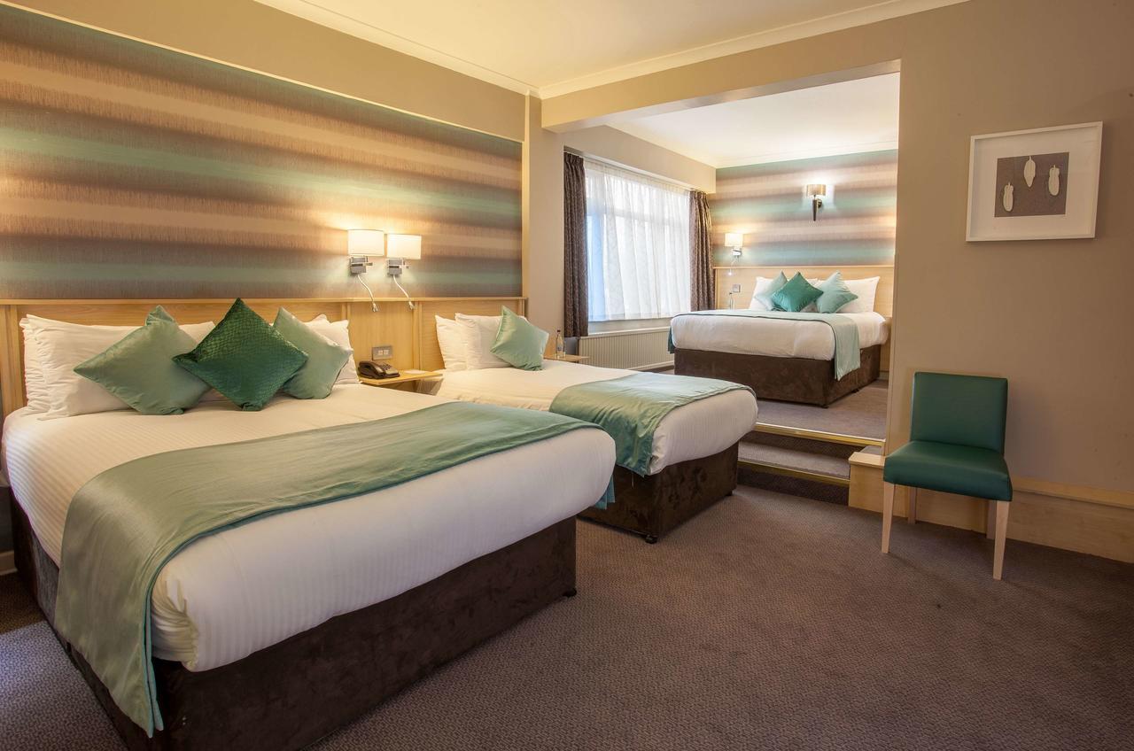 Cresta Court Hotel Άλτρινχαμ Εξωτερικό φωτογραφία